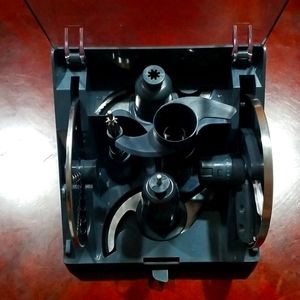 5 blade 1 stem cuisinart set with holder.